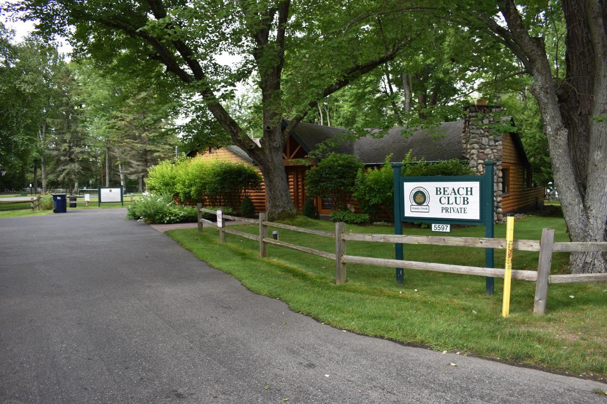 4 Season Fun At Legend Cottage Inn Bellaire Buitenkant foto